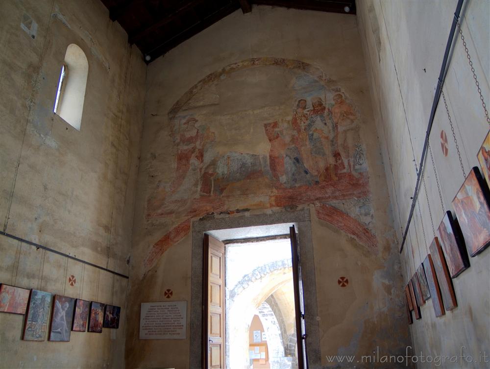 Ossuccio (Como) - Controfacciata e interno della chiesa di Santa Maria Maddalena